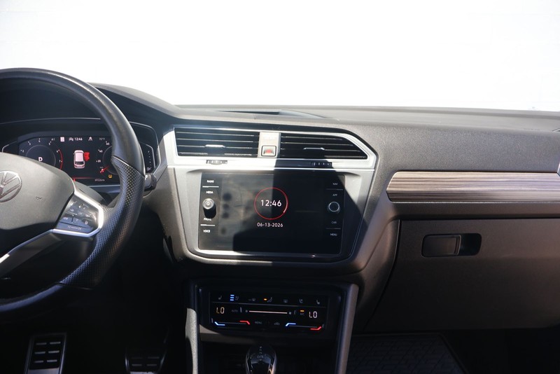 Volkswagen Tiguan Vehicle Full-screen Gallery Image 28