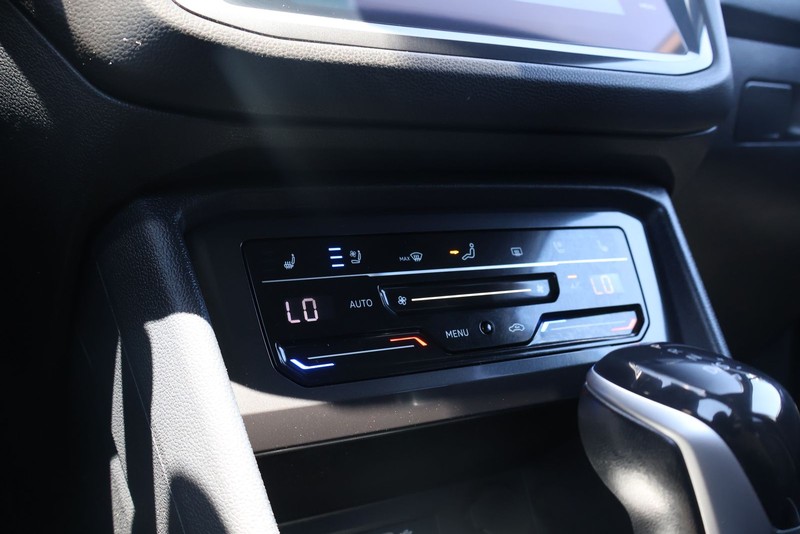 Volkswagen Tiguan Vehicle Full-screen Gallery Image 31