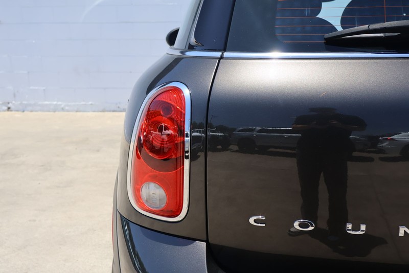 MINI Cooper Countryman Vehicle Full-screen Gallery Image 07