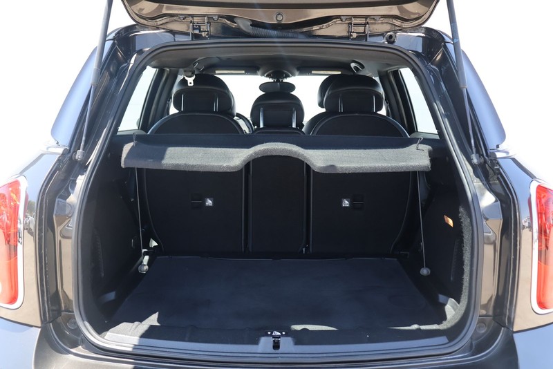 MINI Cooper Countryman Vehicle Full-screen Gallery Image 08