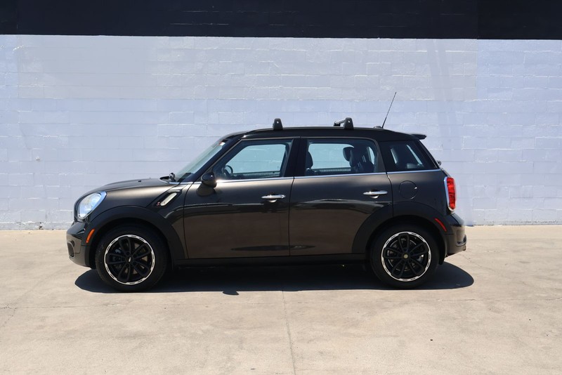 MINI Cooper Countryman Vehicle Full-screen Gallery Image 10