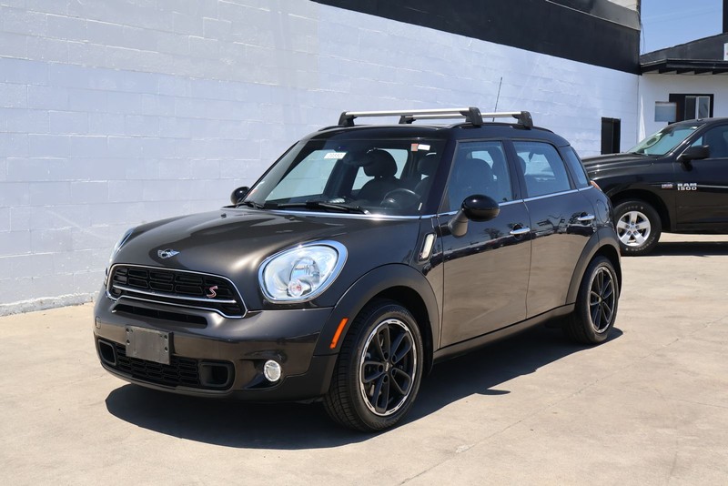 MINI Cooper Countryman Vehicle Full-screen Gallery Image 11