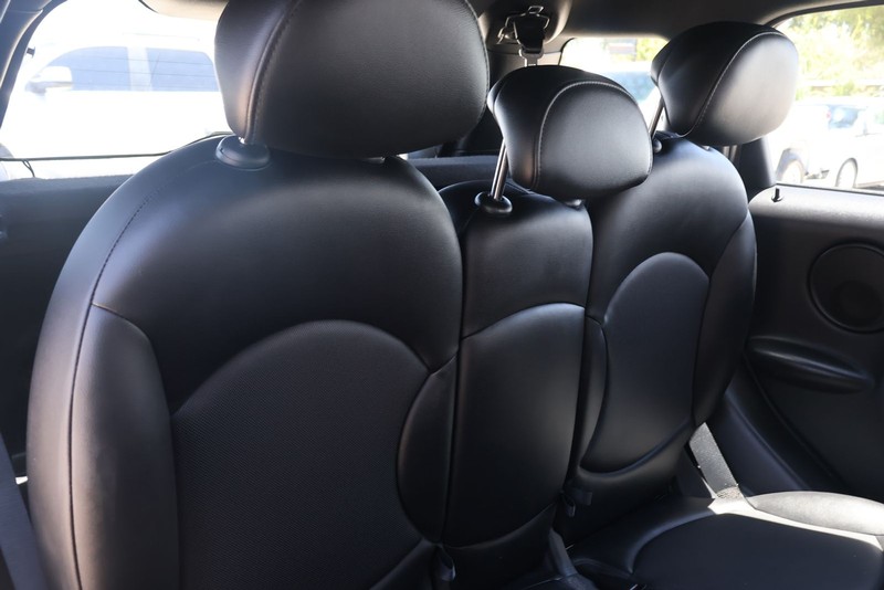 MINI Cooper Countryman Vehicle Full-screen Gallery Image 20