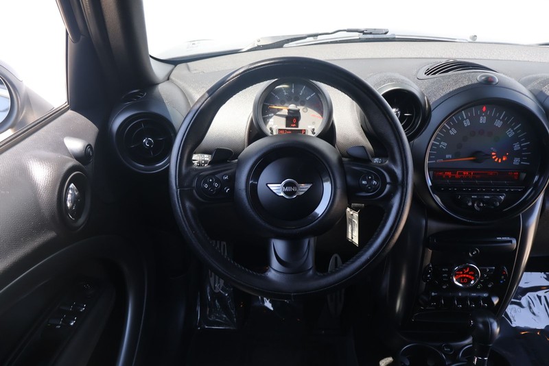 MINI Cooper Countryman Vehicle Full-screen Gallery Image 23