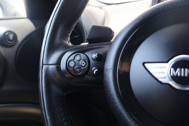 MINI Cooper Countryman Vehicle Full-screen Gallery Image 24