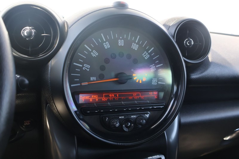 MINI Cooper Countryman Vehicle Full-screen Gallery Image 26