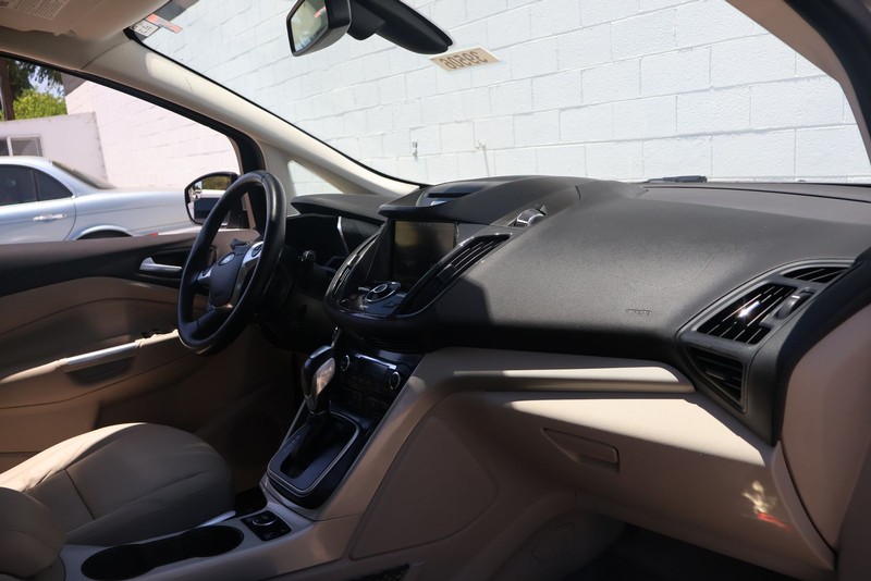 Ford C-Max Energi Vehicle Full-screen Gallery Image 18