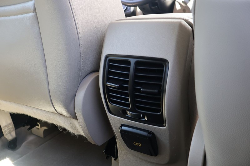 Ford C-Max Energi Vehicle Full-screen Gallery Image 21