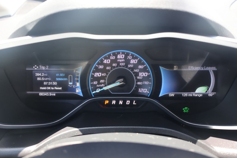 Ford C-Max Energi Vehicle Full-screen Gallery Image 23