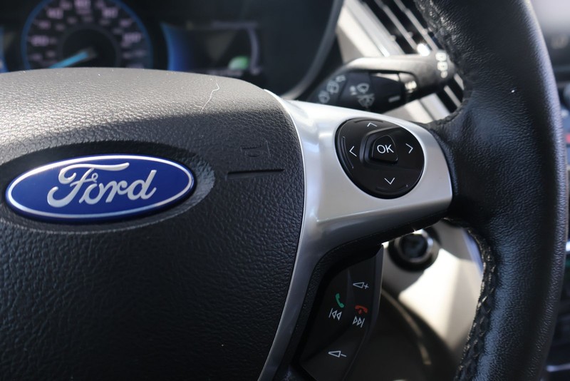 Ford C-Max Energi Vehicle Full-screen Gallery Image 26