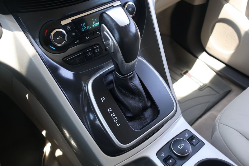 Ford C-Max Energi Vehicle Full-screen Gallery Image 30