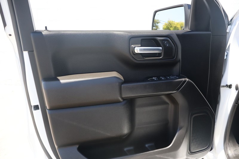 Chevrolet Silverado 1500 Vehicle Full-screen Gallery Image 13