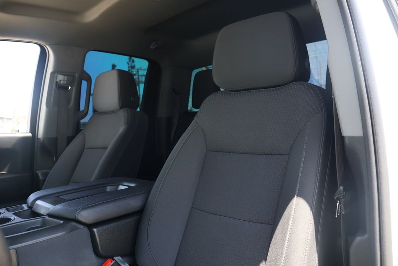 Chevrolet Silverado 1500 Vehicle Full-screen Gallery Image 15