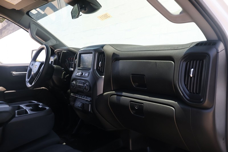 Chevrolet Silverado 1500 Vehicle Full-screen Gallery Image 17