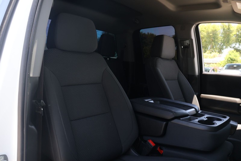 Chevrolet Silverado 1500 Vehicle Full-screen Gallery Image 18