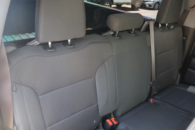 Chevrolet Silverado 1500 Vehicle Full-screen Gallery Image 19