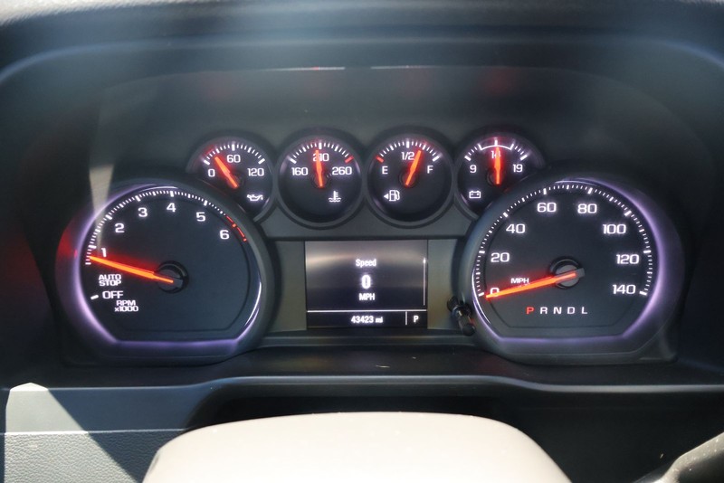 Chevrolet Silverado 1500 Vehicle Full-screen Gallery Image 21
