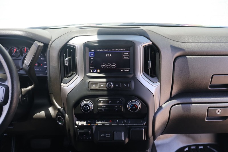 Chevrolet Silverado 1500 Vehicle Full-screen Gallery Image 24