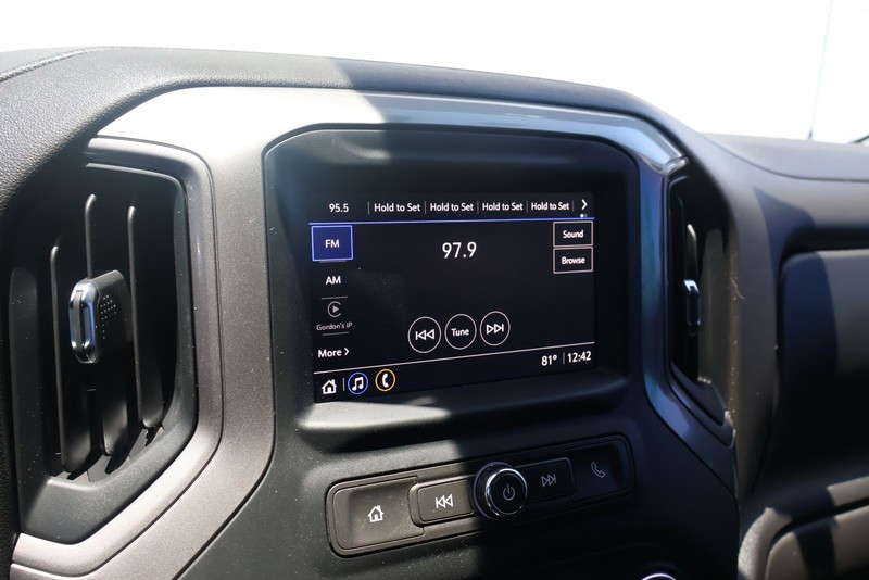 Chevrolet Silverado 1500 Vehicle Full-screen Gallery Image 25