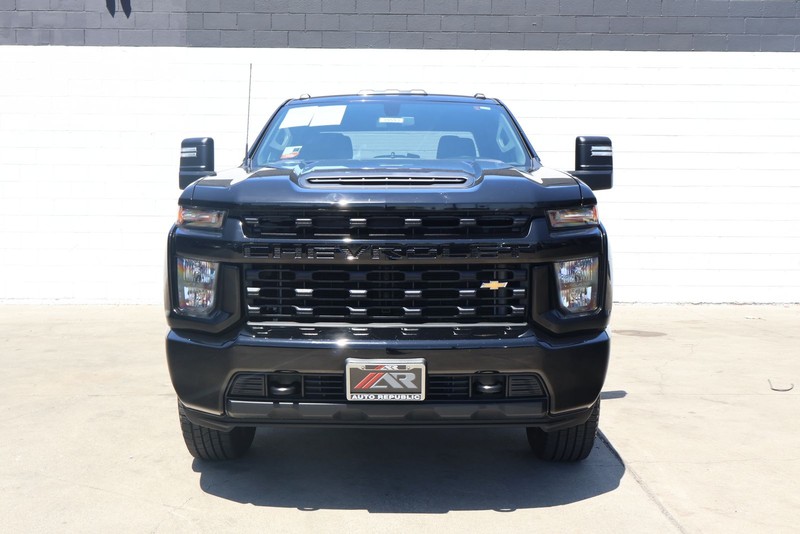 Chevrolet Silverado 2500HD Vehicle Full-screen Gallery Image 02