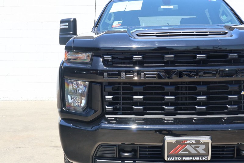 Chevrolet Silverado 2500HD Vehicle Full-screen Gallery Image 03