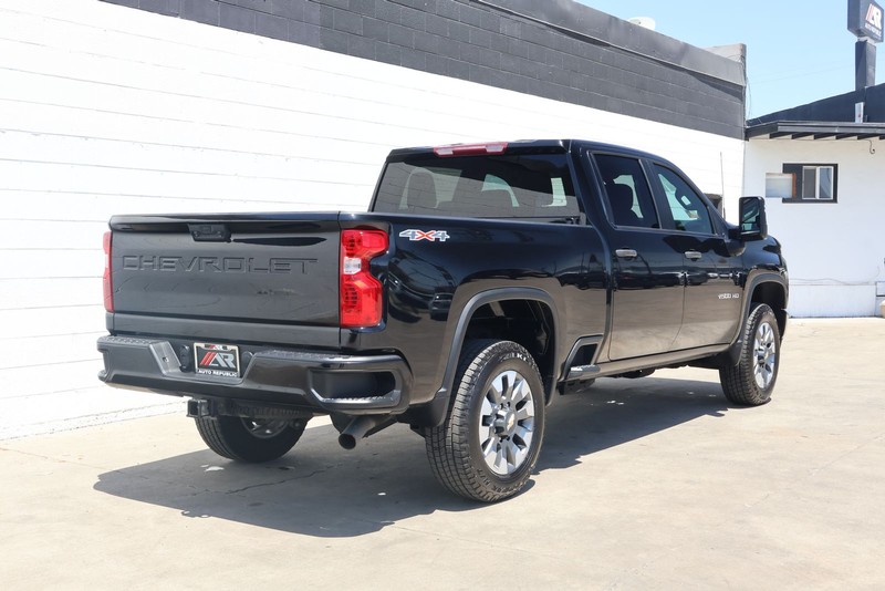 Chevrolet Silverado 2500HD Vehicle Full-screen Gallery Image 05
