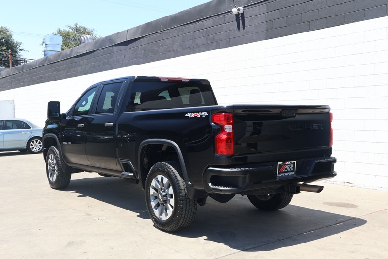 Chevrolet Silverado 2500HD Vehicle Full-screen Gallery Image 09