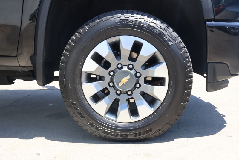 Chevrolet Silverado 2500HD Vehicle Full-screen Gallery Image 13