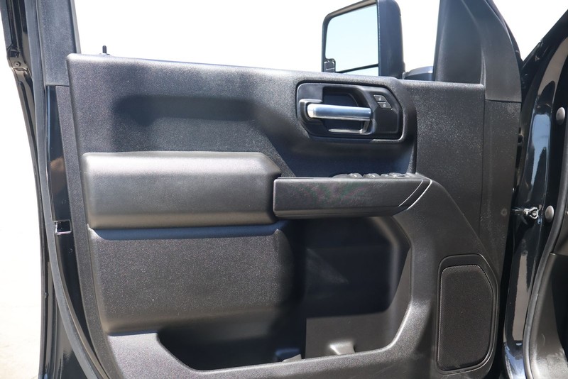 Chevrolet Silverado 2500HD Vehicle Full-screen Gallery Image 14