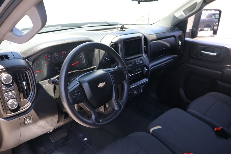 Chevrolet Silverado 2500HD Vehicle Full-screen Gallery Image 15