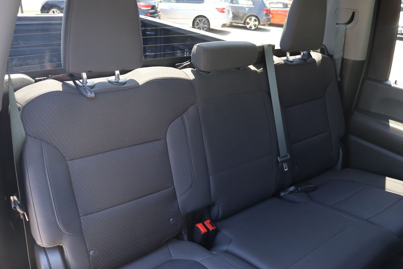 Chevrolet Silverado 2500HD Vehicle Full-screen Gallery Image 20