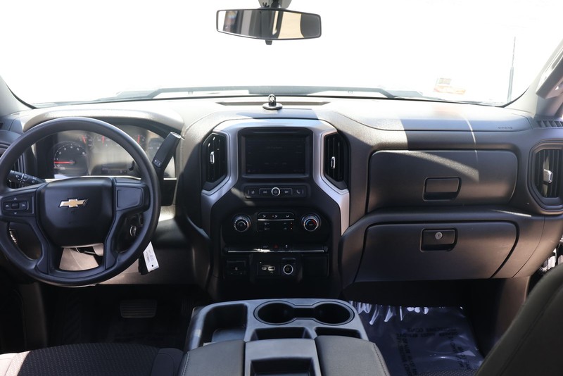 Chevrolet Silverado 2500HD Vehicle Full-screen Gallery Image 21