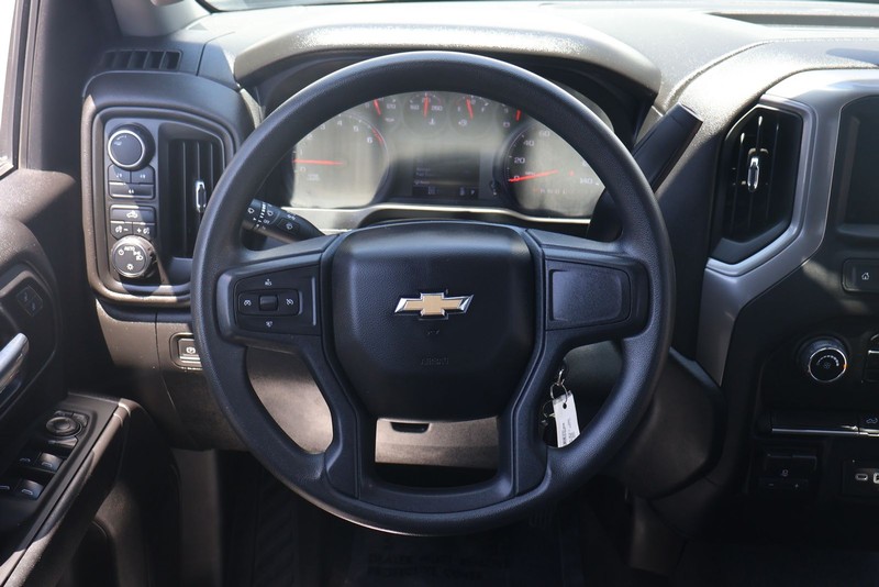 Chevrolet Silverado 2500HD Vehicle Full-screen Gallery Image 23