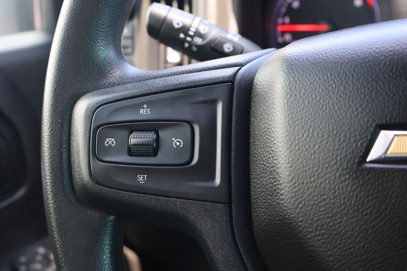 Chevrolet Silverado 2500HD Vehicle Full-screen Gallery Image 24