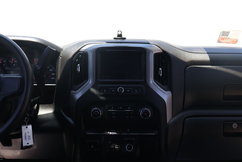 Chevrolet Silverado 2500HD Vehicle Full-screen Gallery Image 26