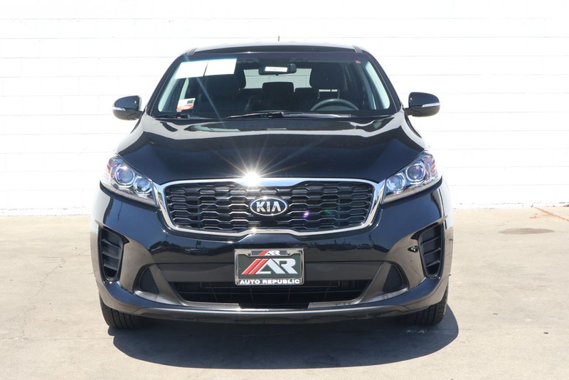 Kia Sorento Vehicle Full-screen Gallery Image 02