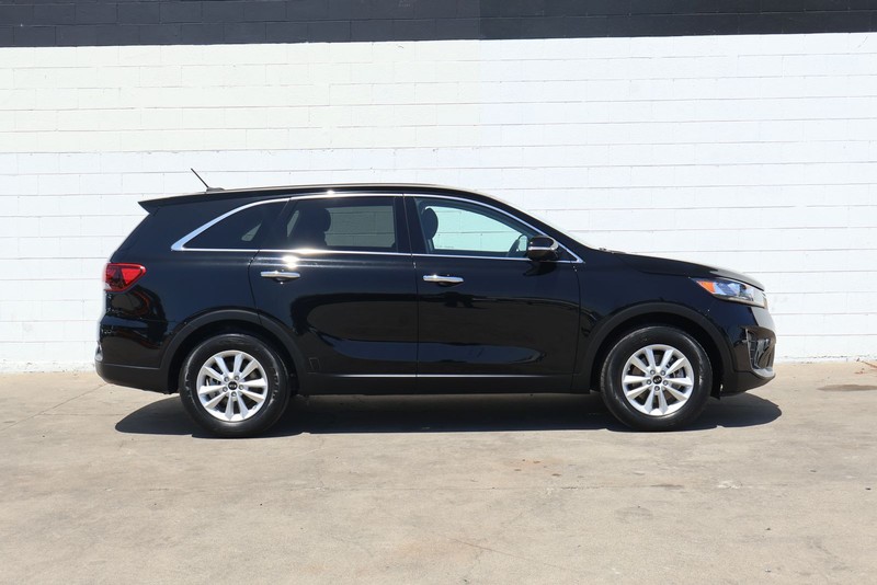 Kia Sorento Vehicle Full-screen Gallery Image 04