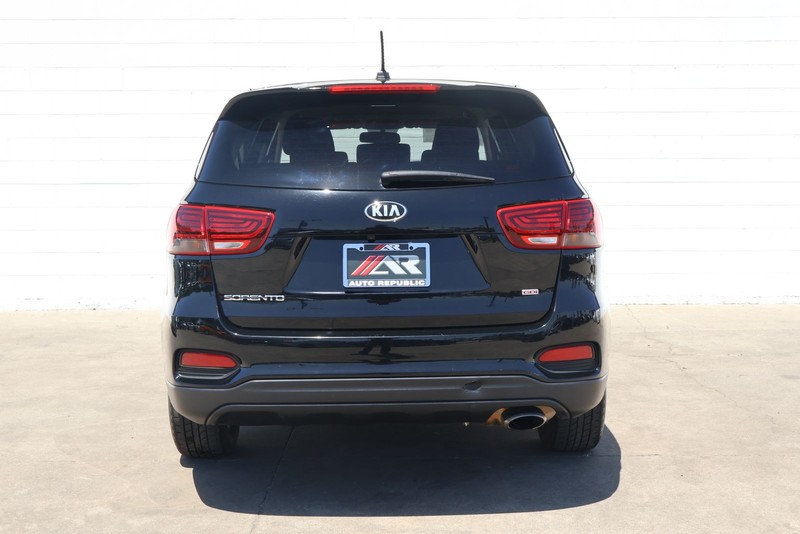 Kia Sorento Vehicle Full-screen Gallery Image 06