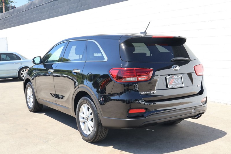 Kia Sorento Vehicle Full-screen Gallery Image 09