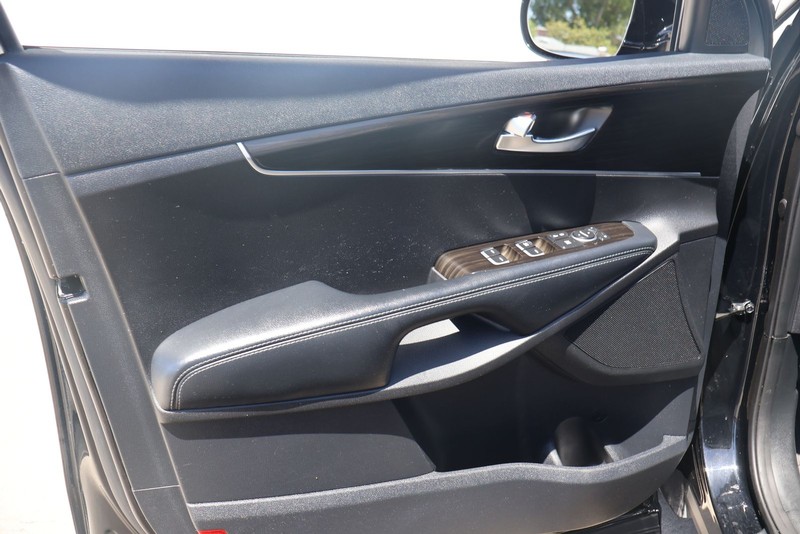 Kia Sorento Vehicle Full-screen Gallery Image 14