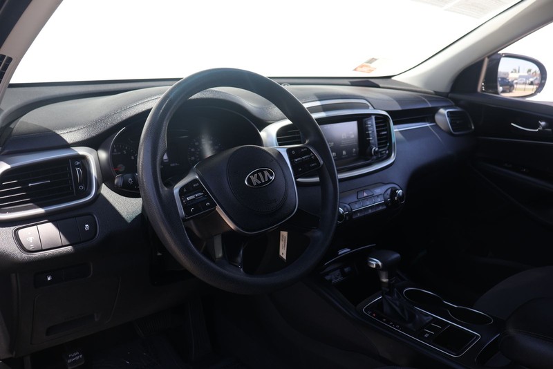 Kia Sorento Vehicle Full-screen Gallery Image 15