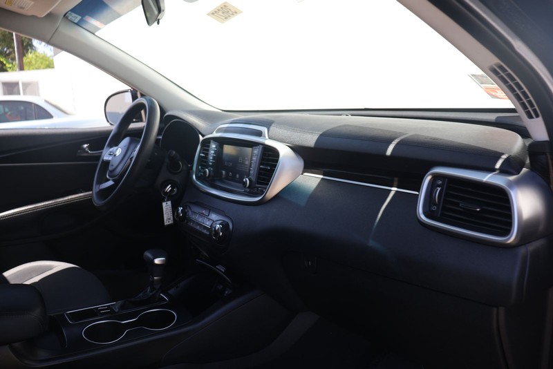 Kia Sorento Vehicle Full-screen Gallery Image 18
