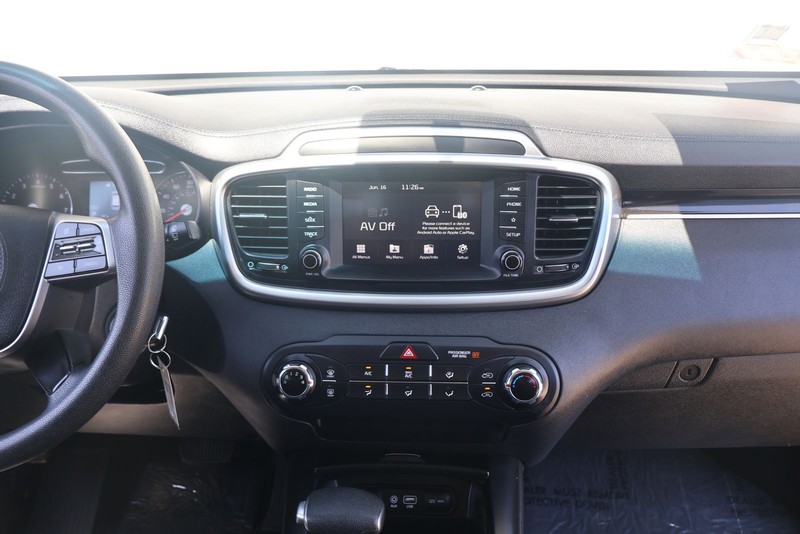 Kia Sorento Vehicle Full-screen Gallery Image 27