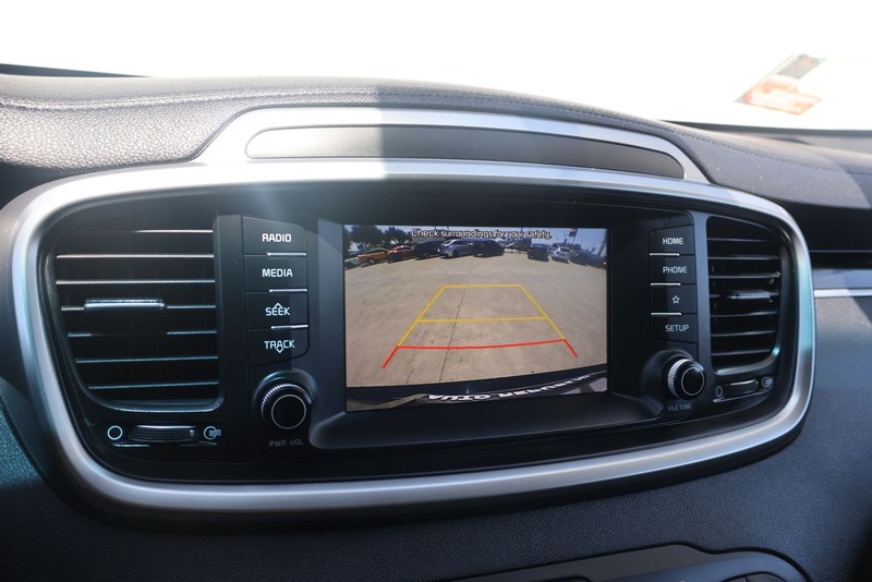 Kia Sorento Vehicle Full-screen Gallery Image 29