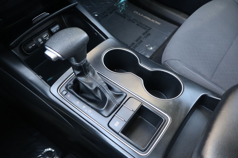 Kia Sorento Vehicle Full-screen Gallery Image 31