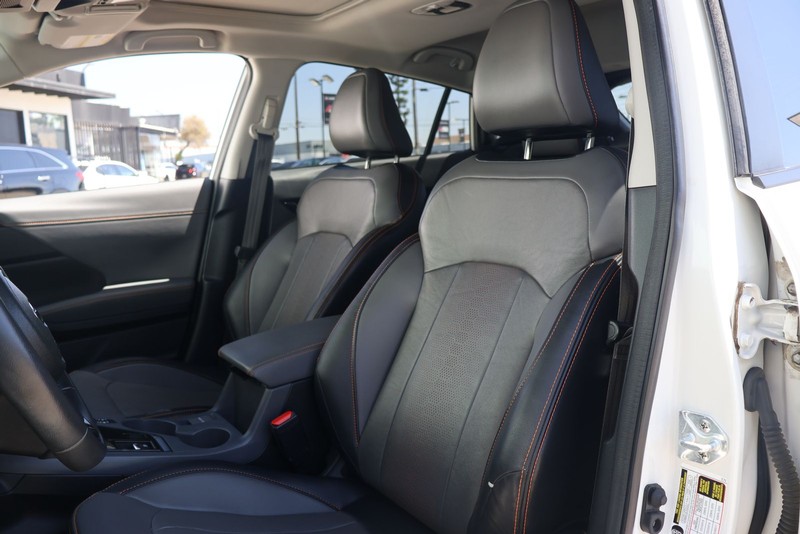 Subaru Crosstrek Vehicle Full-screen Gallery Image 16