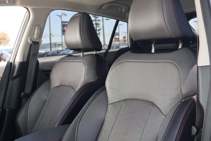 Subaru Crosstrek Vehicle Full-screen Gallery Image 17