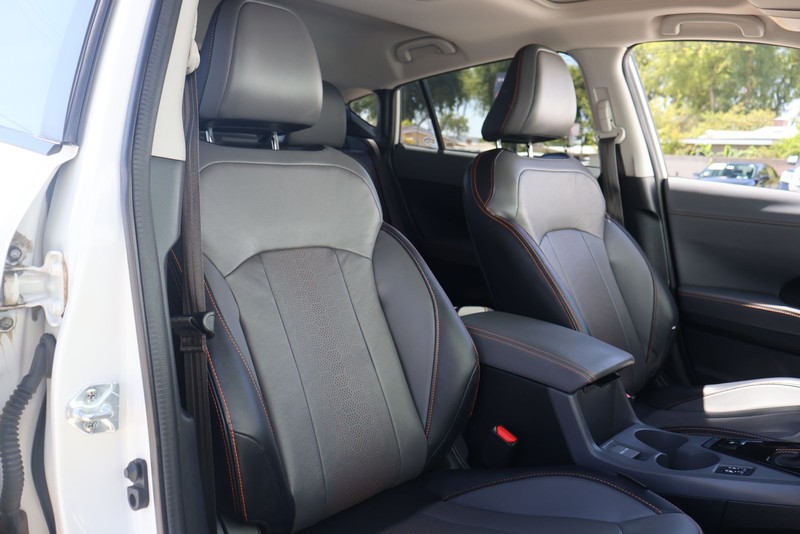 Subaru Crosstrek Vehicle Full-screen Gallery Image 19