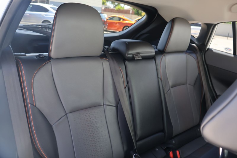 Subaru Crosstrek Vehicle Full-screen Gallery Image 20