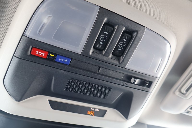 Subaru Crosstrek Vehicle Full-screen Gallery Image 30